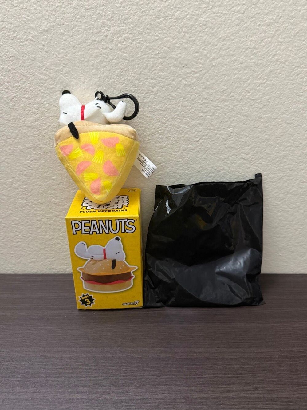 Peanuts x Super7 Snoopy Food Wave 3 Blind Box Plush Bag Clip - Pizza